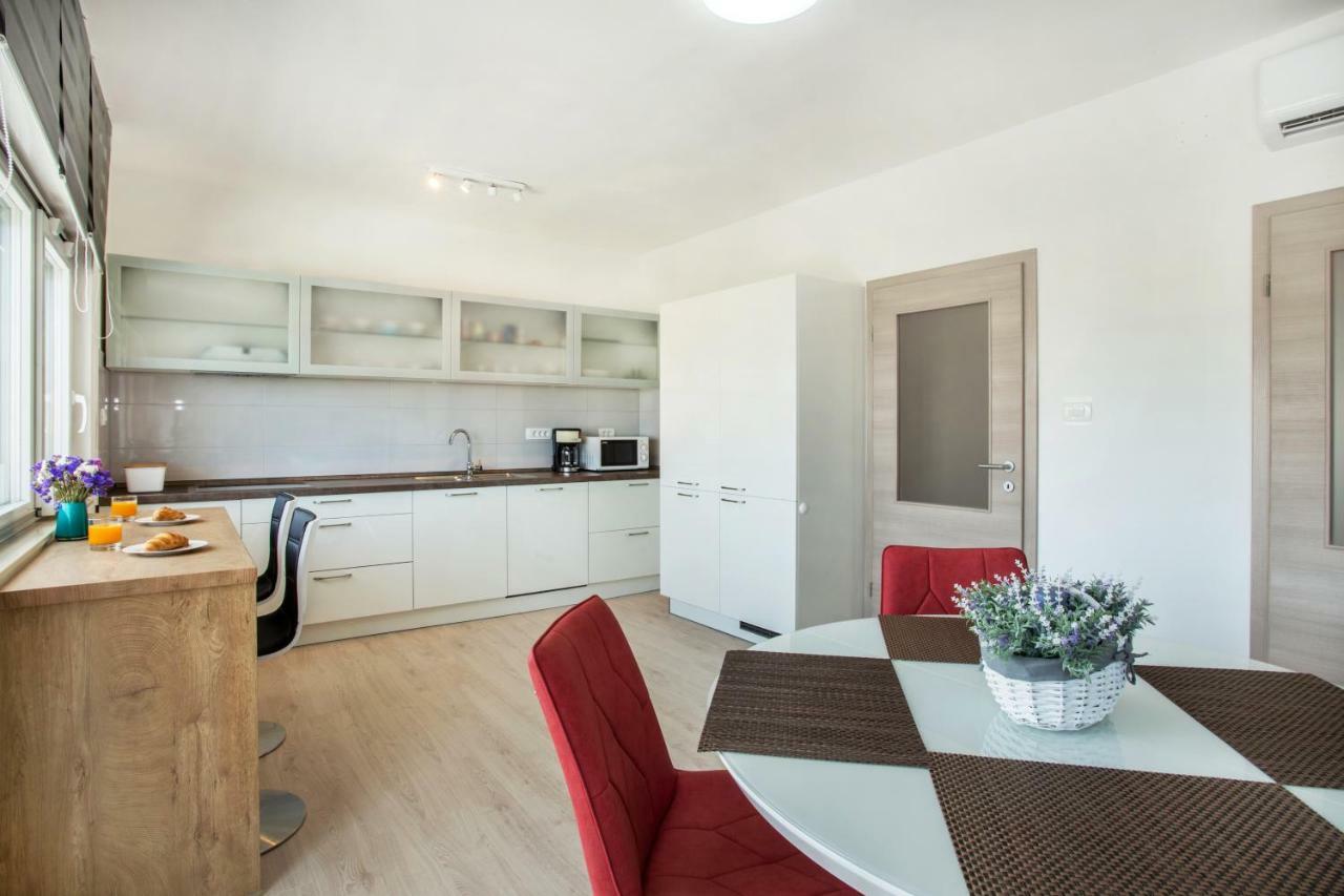 Ac Apartment With 2 Bedrooms And 2 Bathrooms-Free Private Parking Сплит Экстерьер фото